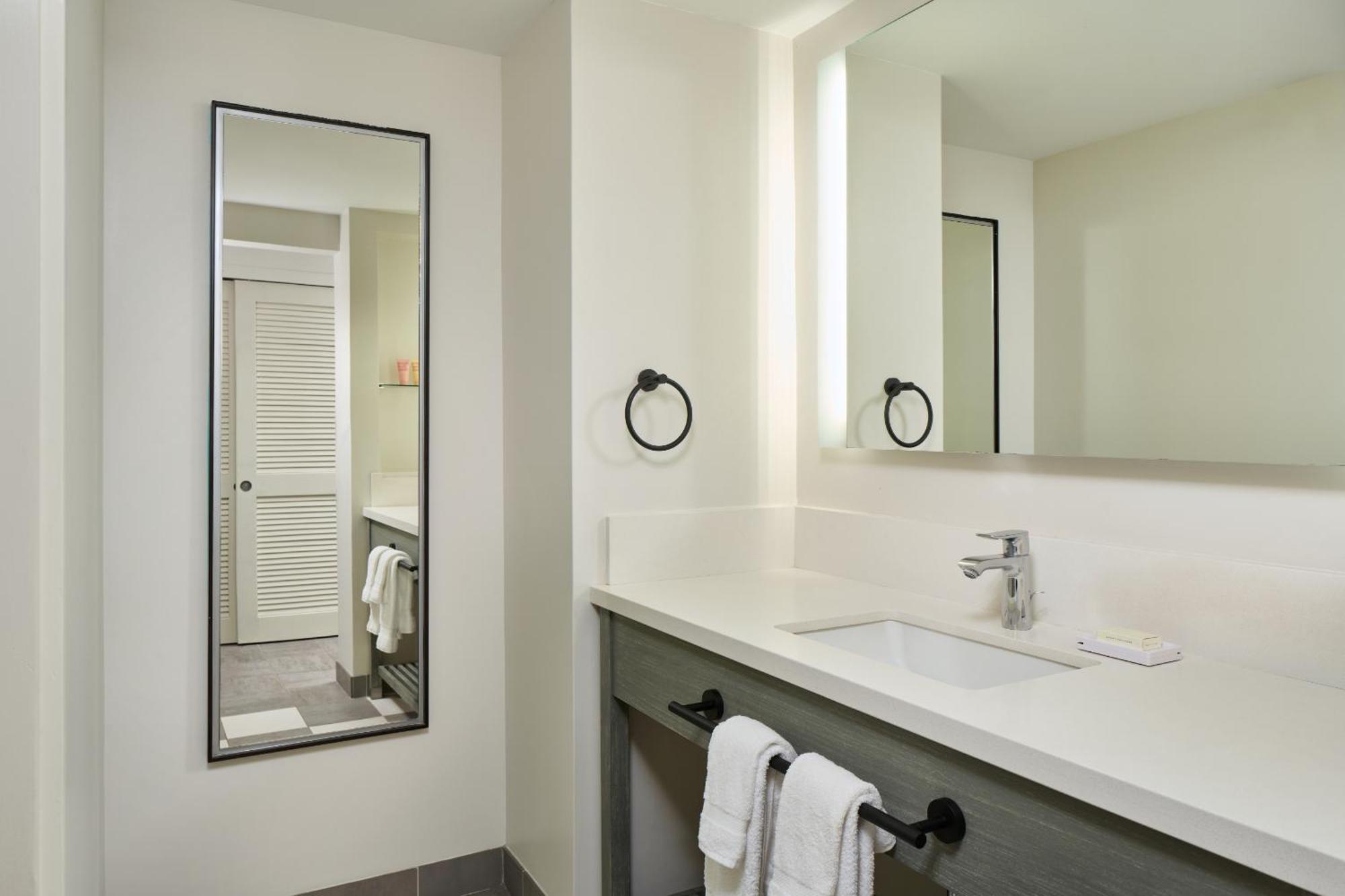 Kaimana Beach Hotel Honolulu Room photo